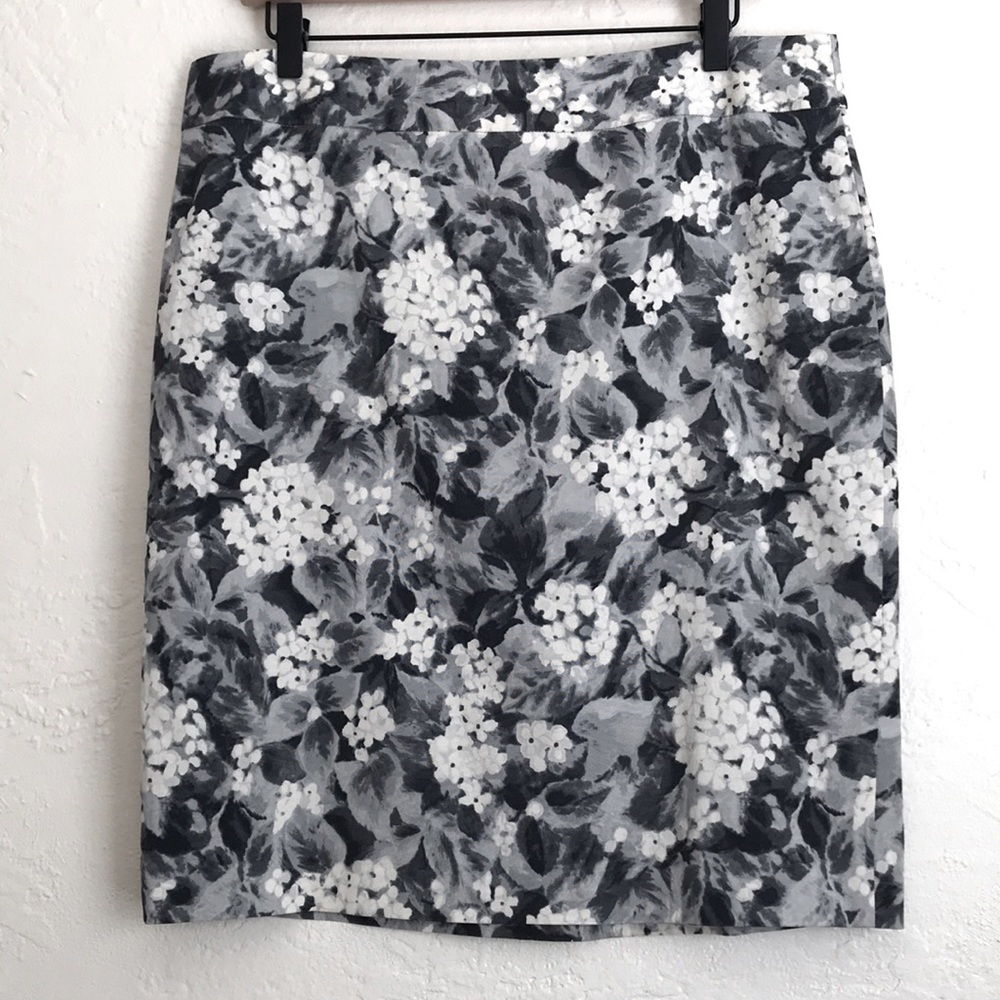 Talbots Black and white floral print above knee skirt